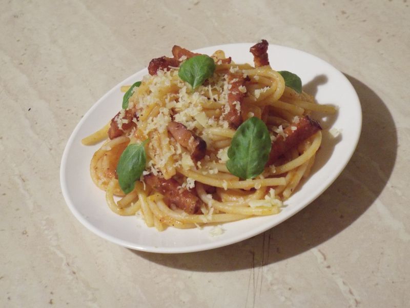 Spaghetti z boczkiem w pomidorach Spaghetti z boczkiem w pomidorach