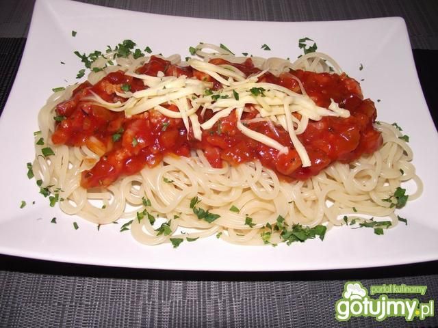 Spaghetti z boczkiem w sosie pomidorowym Spaghetti z boczkiem w sosie pomidorowym