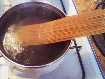 Spaghetti z brokułowym pesto