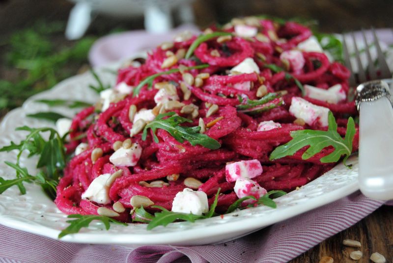 Spaghetti z buraczanym pesto