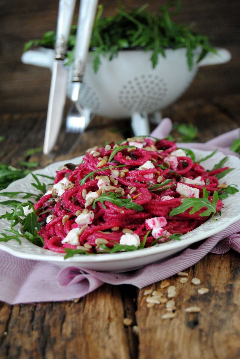 Spaghetti z buraczanym pesto