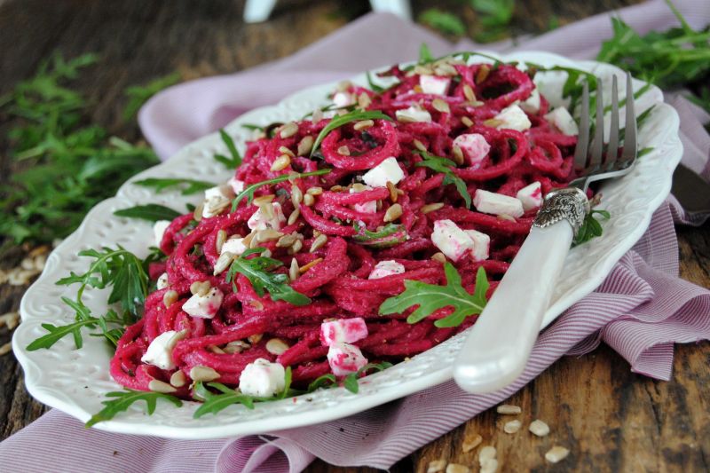 Spaghetti z buraczanym pesto