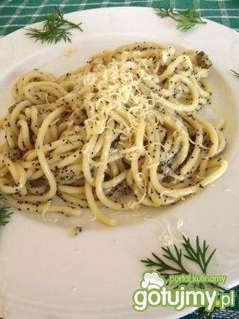 Spaghetti z cebulką i makiem