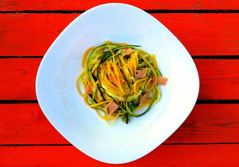 Spaghetti z cukinią, cytryną i pancettą