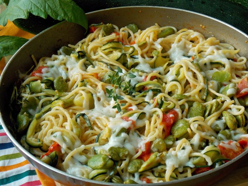 Spaghetti z cukinią i bobem