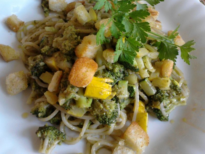 Spaghetti z cukinią i brokułem