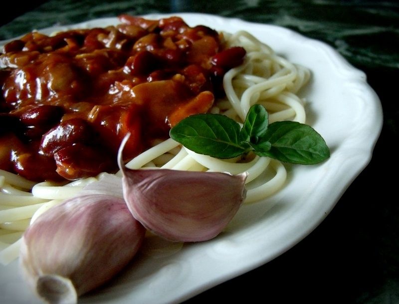 Spaghetti z czerwoną fasolą, w sosie pomidorowym Spaghetti z czerwoną fasolą, w sosie pomidorowym