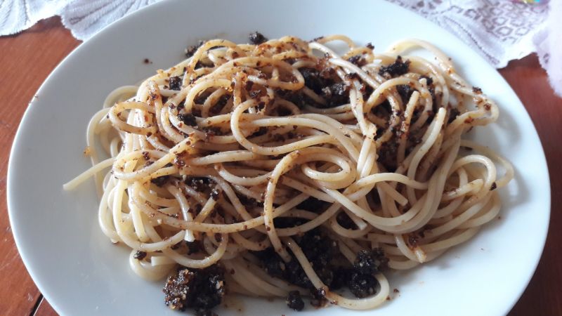 Spaghetti  z czerwonym pesto Spaghetti  z czerwonym pesto