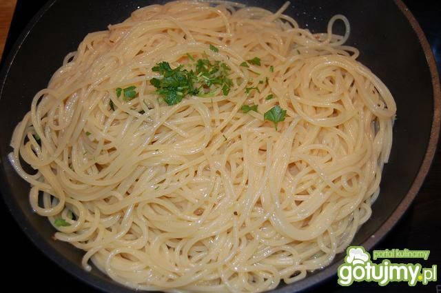 Spaghetti z czosnkiem i oliwą pikantne