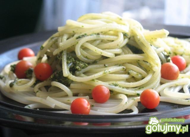 Spaghetti z domowym black pesto Spaghetti z domowym black pesto