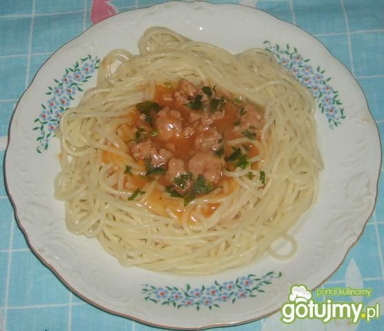 Spaghetti z domowym sosem Spaghetti z domowym sosem