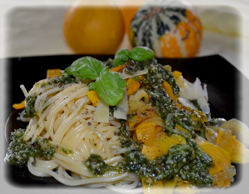 Spaghetti z dynią i pesto