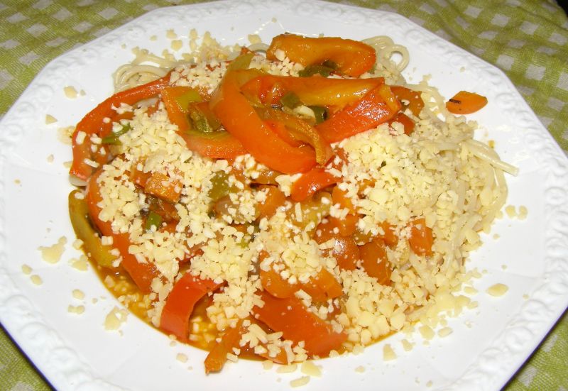 Spaghetti z gulaszem paprykowym bez mięsa