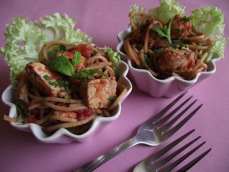 Spaghetti z indykiem w pomidorowym sosie Spaghetti z indykiem w pomidorowym sosie