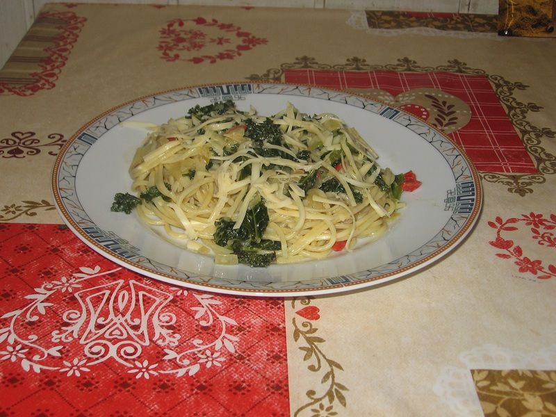 Spaghetti z jarmużem Spaghetti z jarmużem