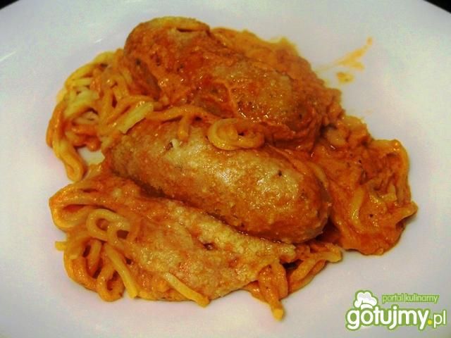 Spaghetti z kiełbasą i mascarpone