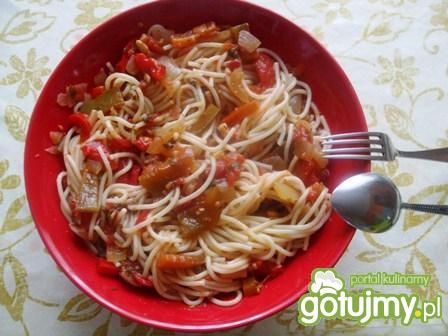 Spaghetti z kolorową papryką Spaghetti z kolorową papryką