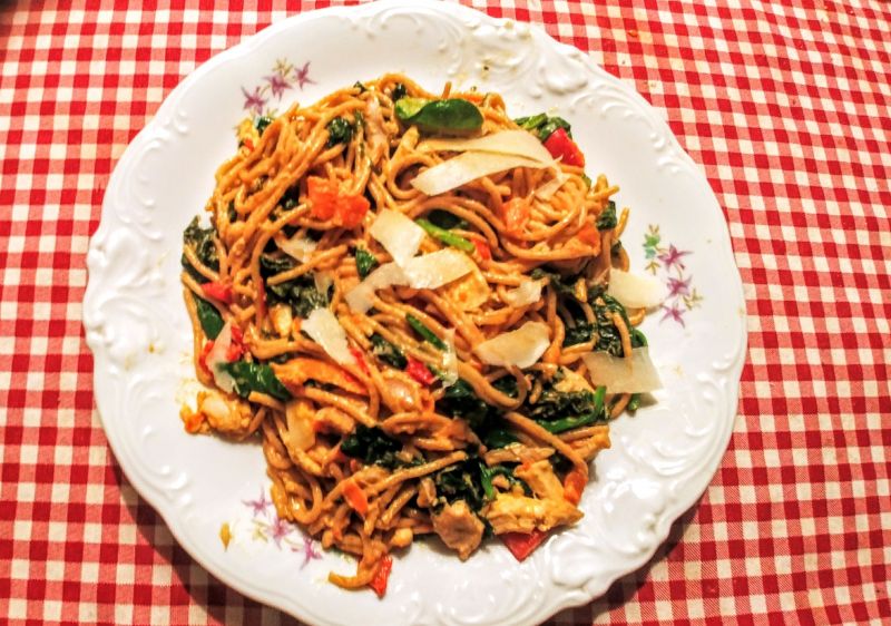 Spaghetti z królikiem i warzywami Spaghetti z królikiem i warzywami