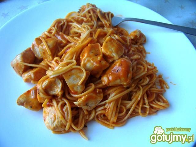 spaghetti z kurczakiem. spaghetti z kurczakiem.