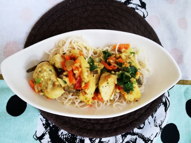 Spaghetti z kurczakiem curry