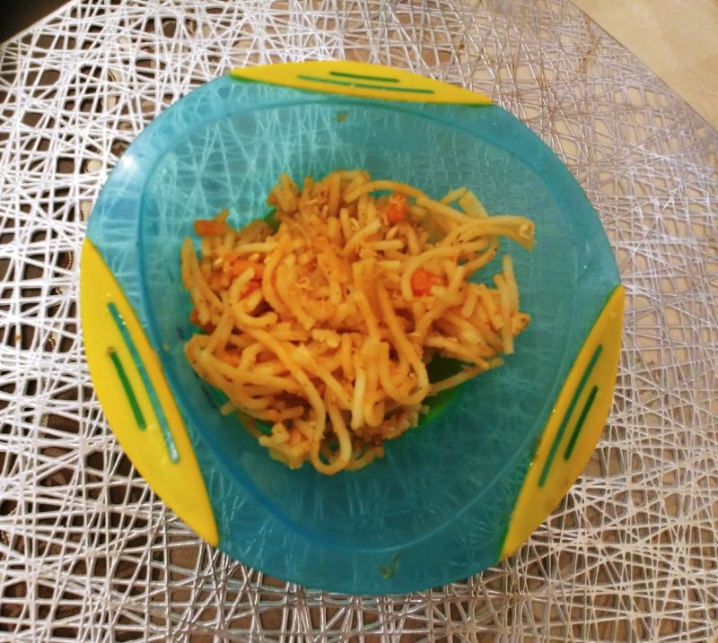 Spaghetti z kurczakiem dla malucha 