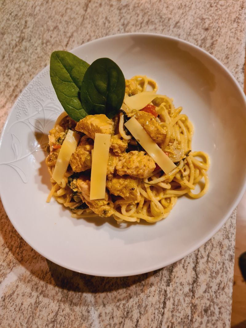 Spaghetti z kurczakiem i porem