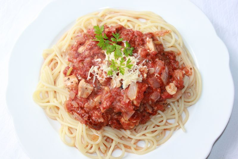 Spaghetti z kurczakiem i suszonymi pomidorami  Spaghetti z kurczakiem i suszonymi pomidorami