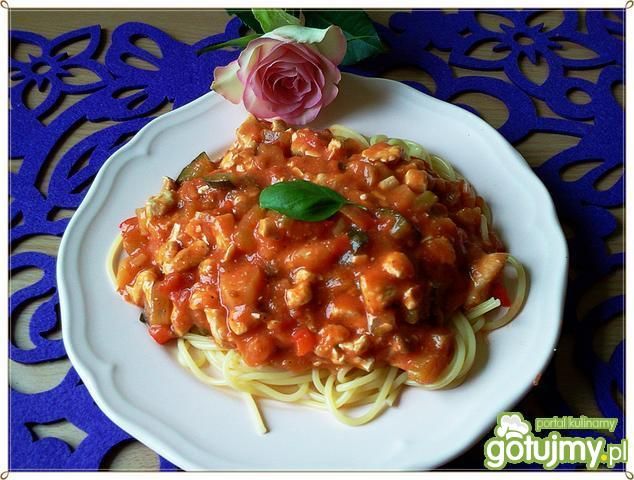 Spaghetti z kurczakiem i warzywami  Spaghetti z kurczakiem i warzywami