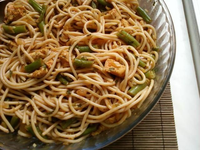 Spaghetti z kurczakiem i zieloną fasolką