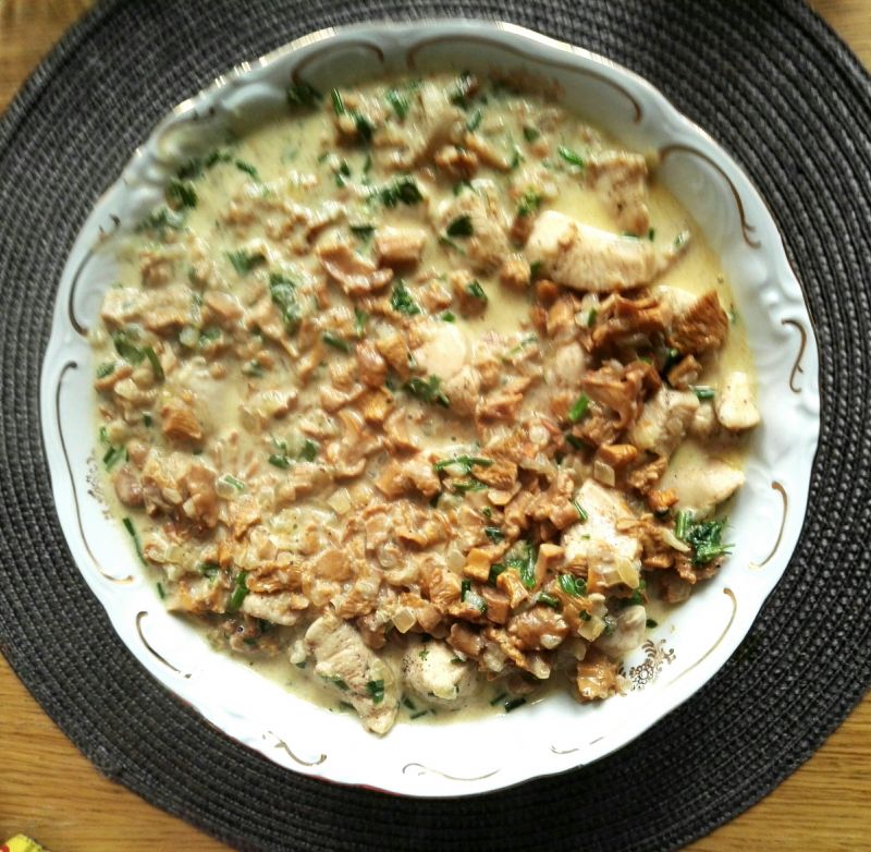 Spaghetti z kurczakiem w sosie kurkowym