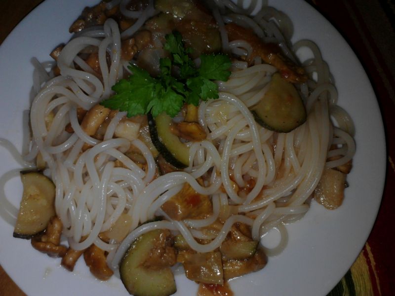 Spaghetti z kurkami i warzywami Zub3r'a Spaghetti z kurkami i warzywami Zub3r'a