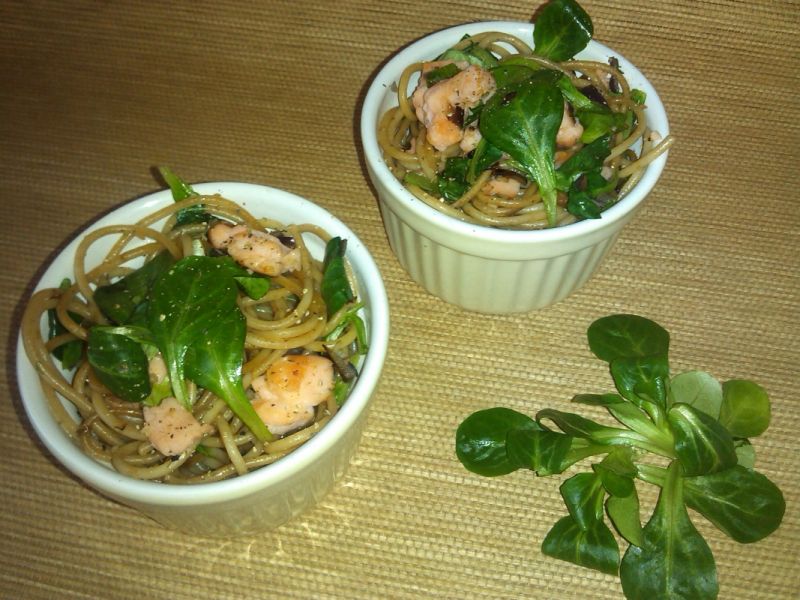 Spaghetti z łososiem i roszponką Spaghetti z łososiem i roszponką