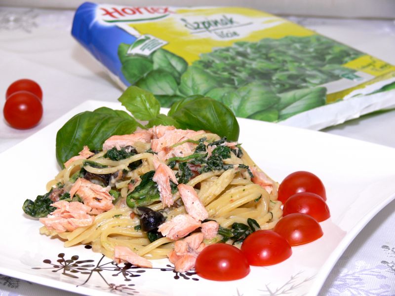 Spaghetti z łososiem i szpinakiem Spaghetti z łososiem i szpinakiem