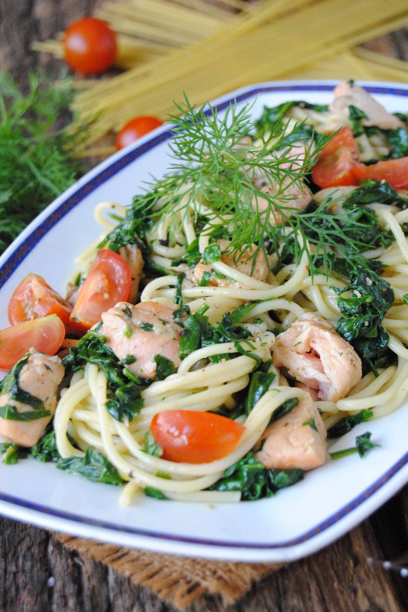 Spaghetti z łososiem i szpinakiem
