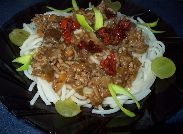Spaghetti z mielonym mięsem i grzybami Spaghetti z mielonym mięsem i grzybami