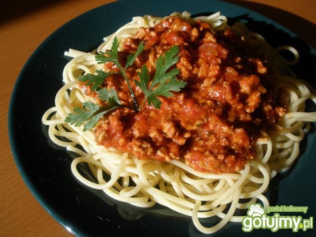 Spaghetti z mięsem mielonym i bazylią Spaghetti z mięsem mielonym i bazylią