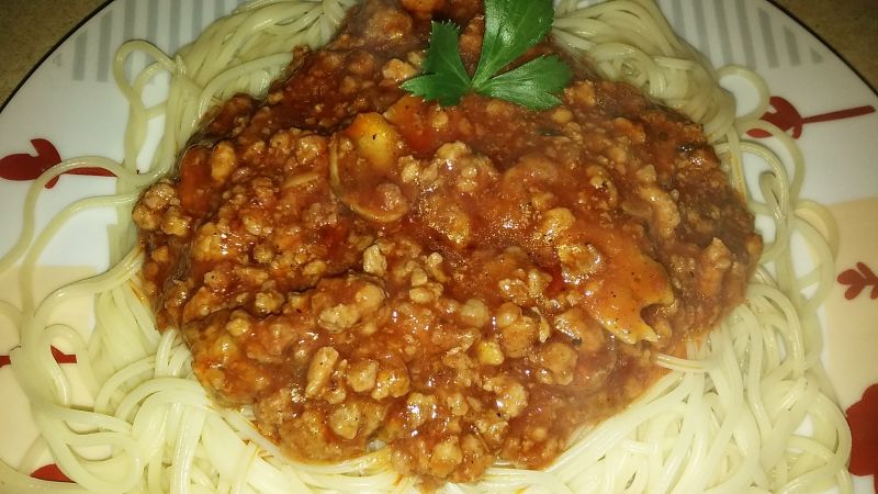 Spaghetti z mięsem mielonym i pieczarrkami Spaghetti z mięsem mielonym i pieczarrkami