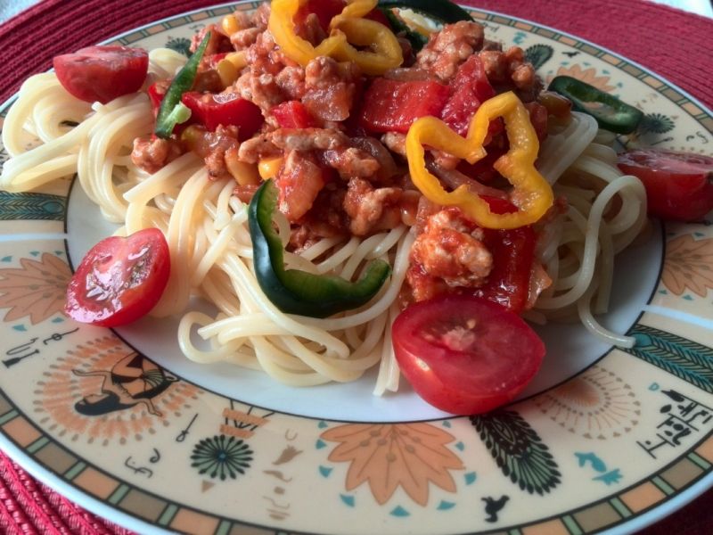 Spaghetti z mięsem mielonym i pomidorami Spaghetti z mięsem mielonym i pomidorami