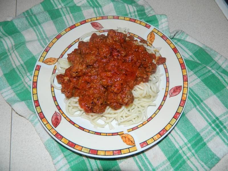 Spaghetti z mięsem mielonym w sosie pomidorowym Spaghetti z mięsem mielonym w sosie pomidorowym