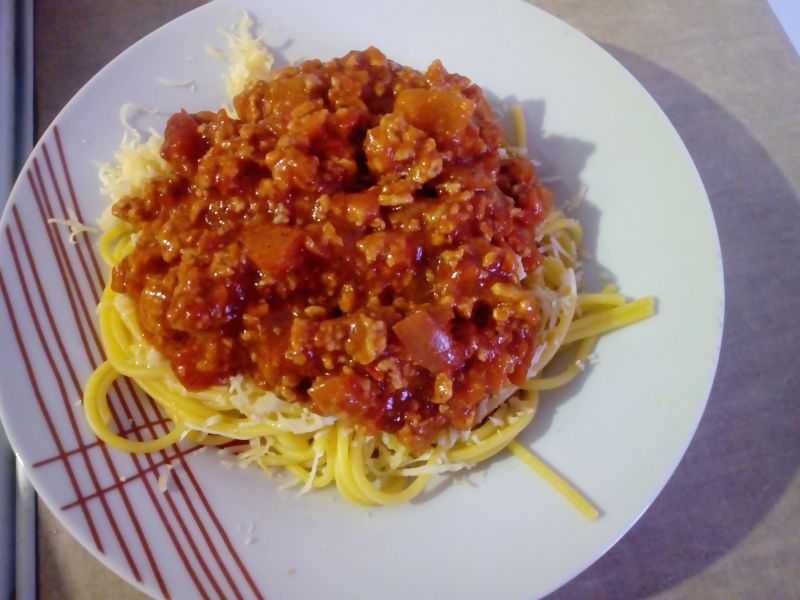 Spaghetti z mięsnym sosem Spaghetti z mięsnym sosem
