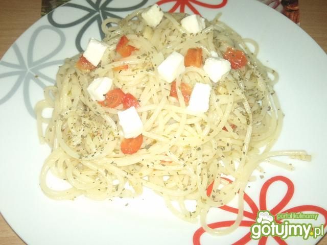Spaghetti z oliwą i czosnkiem Spaghetti z oliwą i czosnkiem