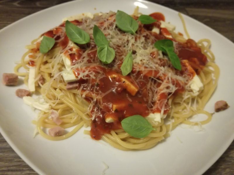 Spaghetti z oscypkiem i szynką Spaghetti z oscypkiem i szynką