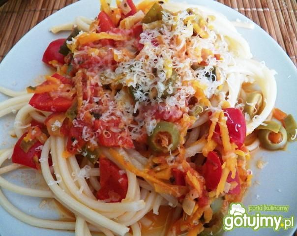 Spaghetti z papryką i innymi warzywami Spaghetti z papryką i innymi warzywami
