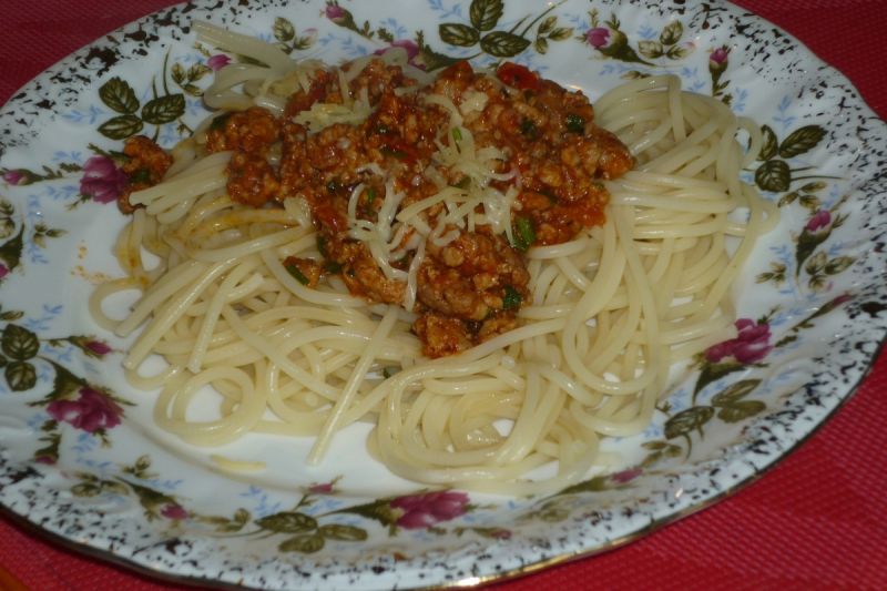 Spaghetti z papryką i natką pietruszki