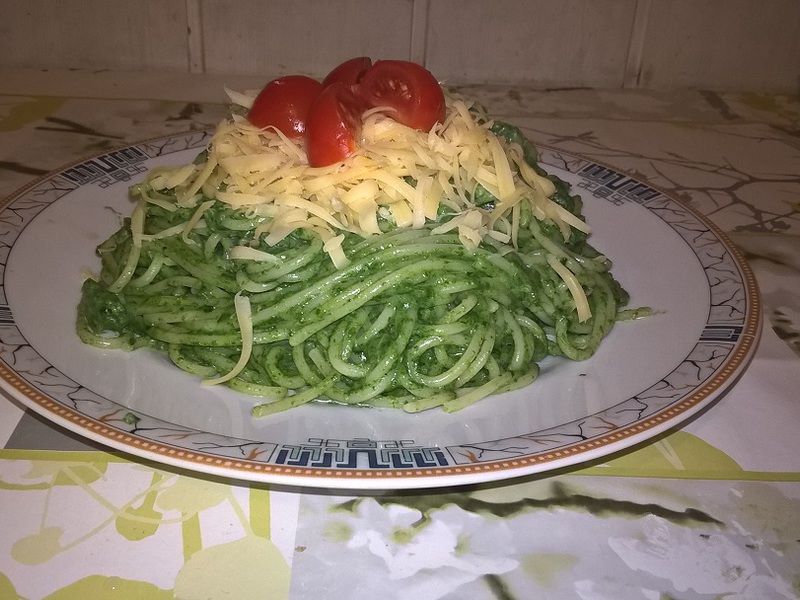 Spaghetti z pesto szpinakowym Spaghetti z pesto szpinakowym
