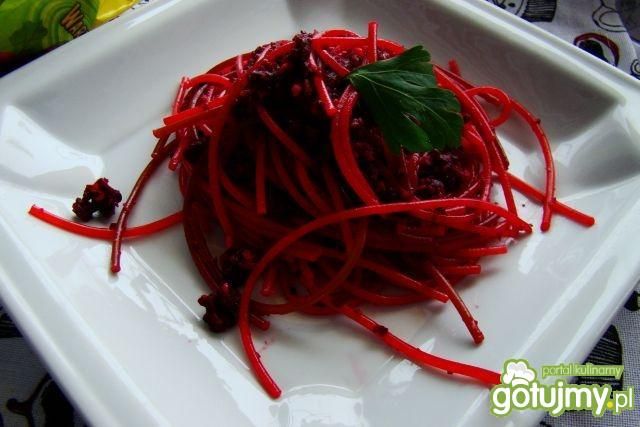 Spaghetti z pesto z buraczków  Spaghetti z pesto z buraczków