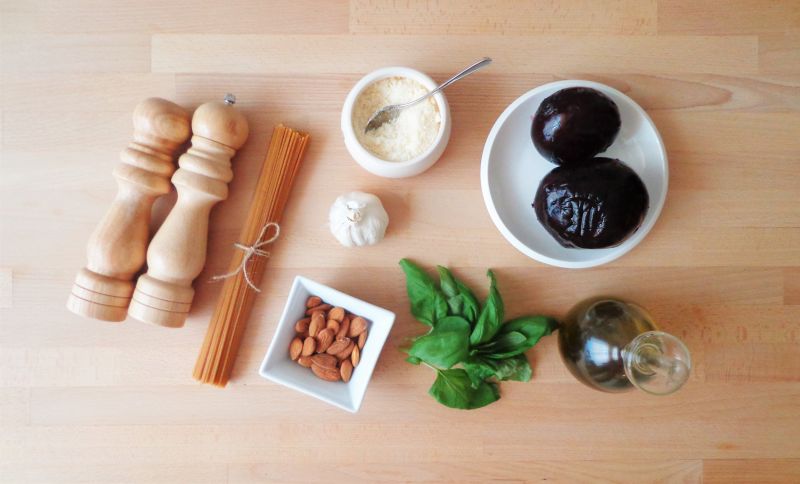 Spaghetti z pesto z buraków Spaghetti z pesto z buraków