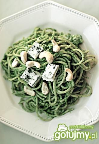 Spaghetti z pesto z rukoli i nerkowców Spaghetti z pesto z rukoli i nerkowców