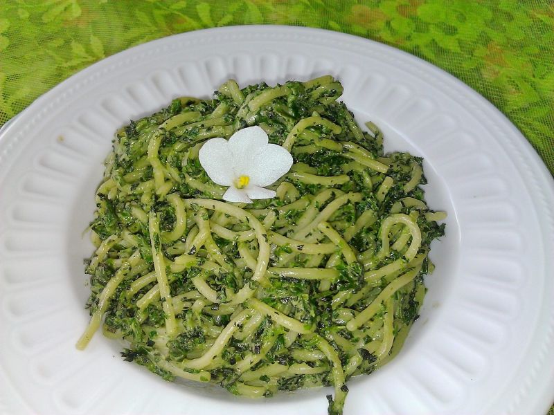 Spaghetti z pokrzywa i szpinakiem Spaghetti z pokrzywa i szpinakiem