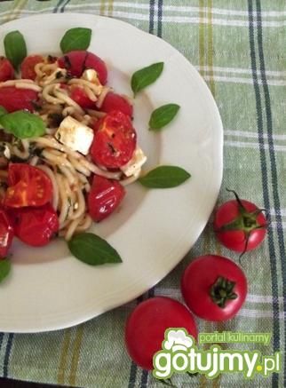 Spaghetti z pomidorkami koktajlowymi 